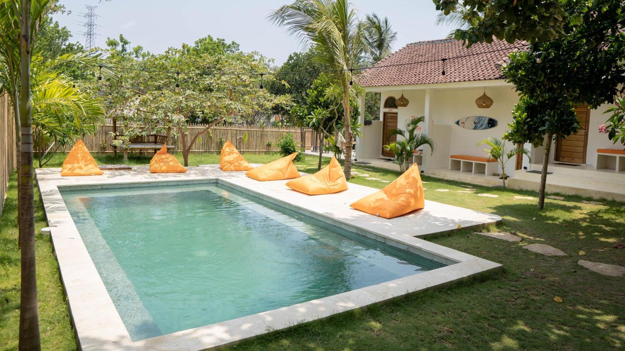 Lost Inn Kuta Capsule Hostel Exterior foto