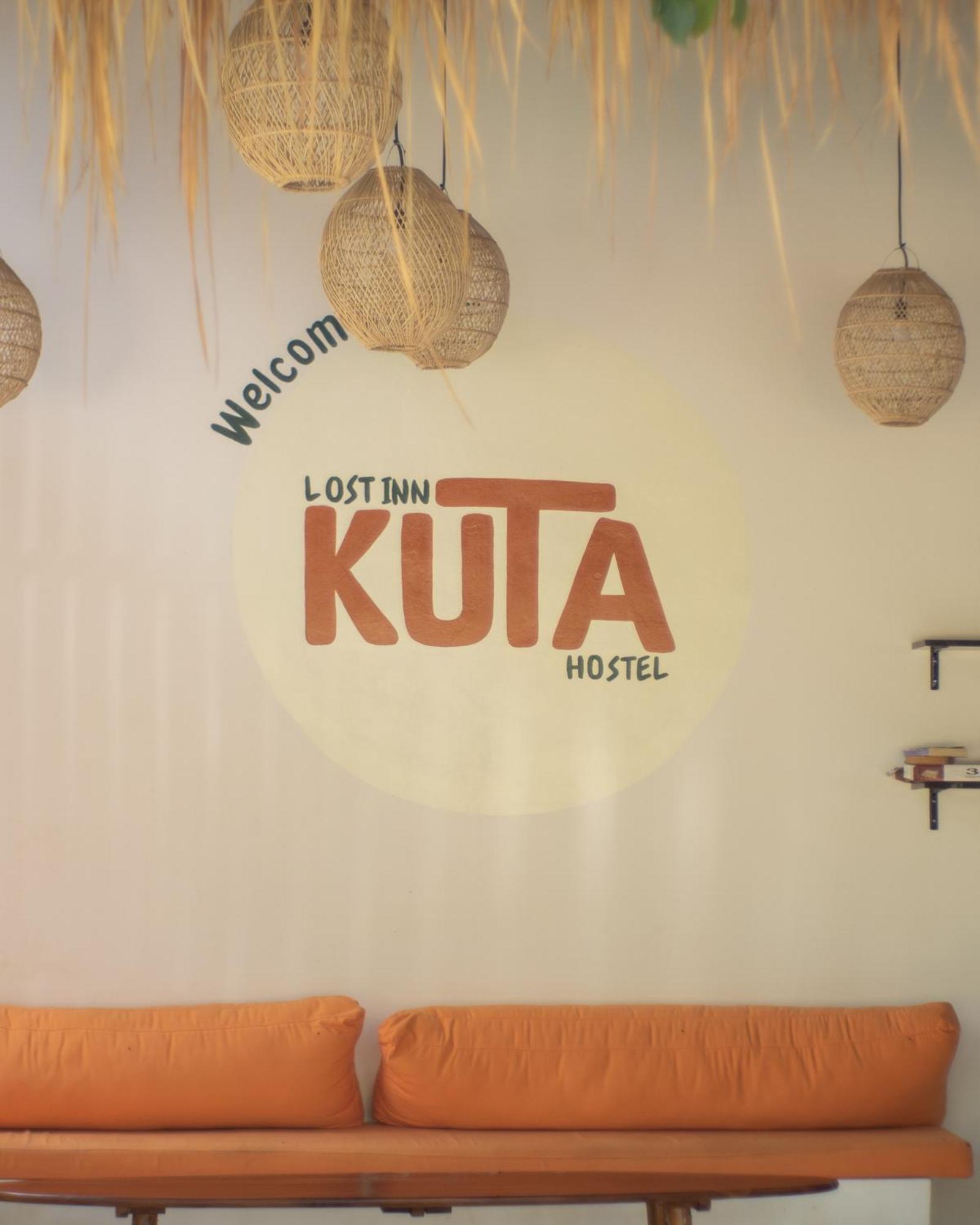 Lost Inn Kuta Capsule Hostel Exterior foto