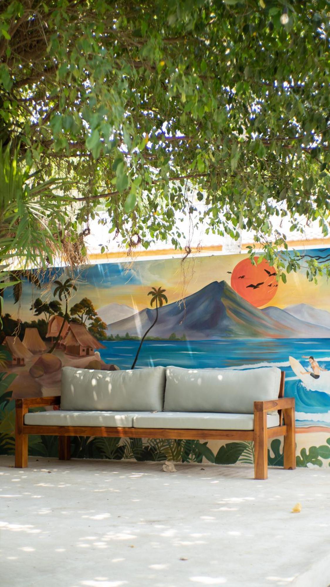 Lost Inn Kuta Capsule Hostel Exterior foto